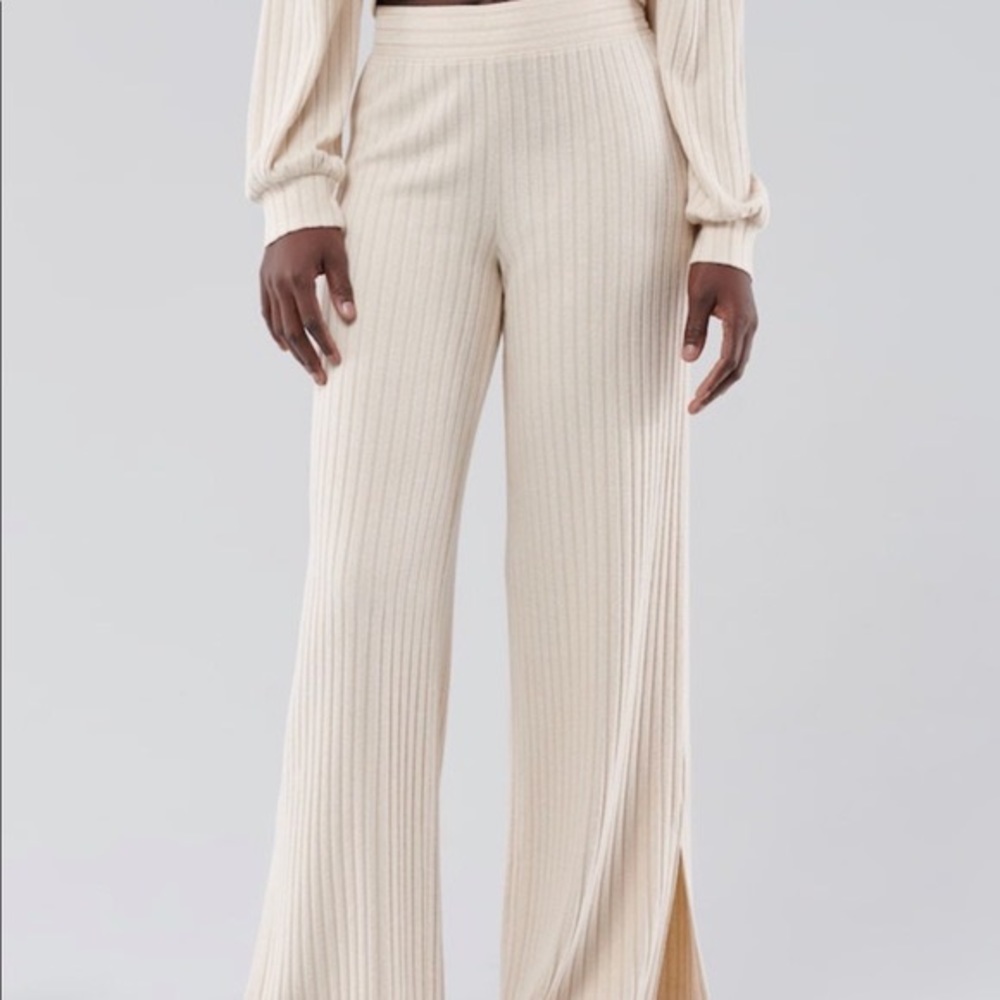 NWT GILLY HICKS by HOLLISTER Dreamworthy Soft Wide Leg Pants